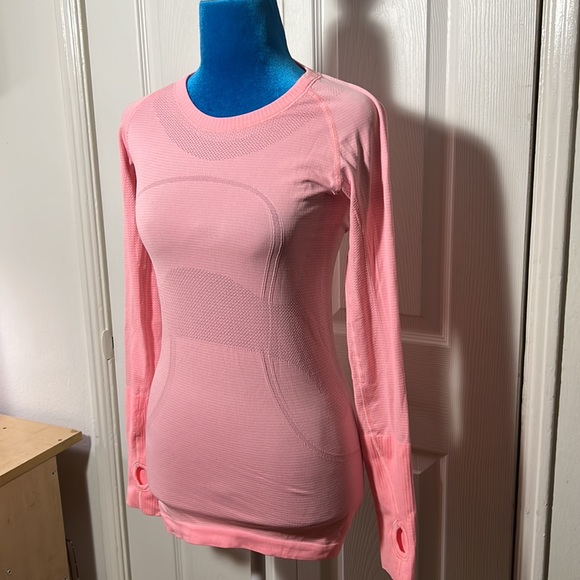 Lululemon Run swiftly Long Sleeve 4 - Picture 2 of 5